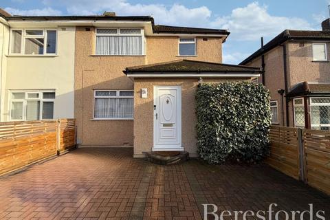 4 bed property, in Laburnum Walk, £550,000