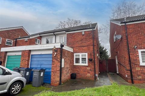 3 bed property, in Dove Close, £244,950