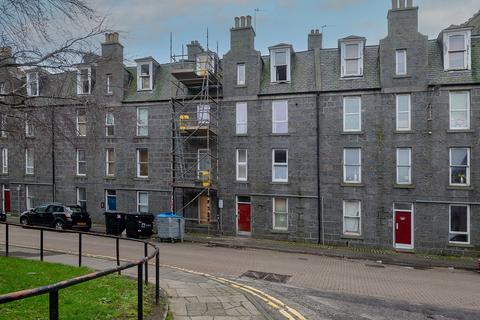 1 bed property, in Gerrard Street, £50,000