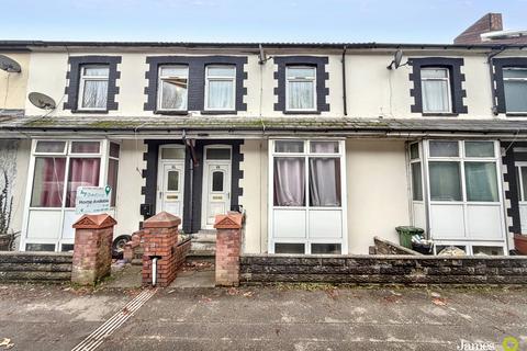 6 bed property, in Broadway, £225,000