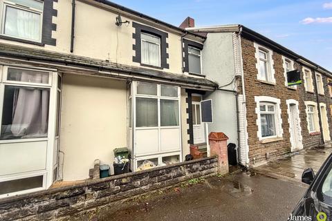 4 bed property, in Broadway, £150,000