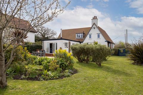 4 bed property, in Yarmouth, £599,950