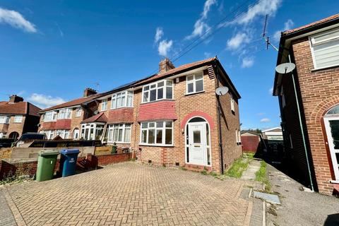 3 bed property, in Westleigh Gardens, £550,000