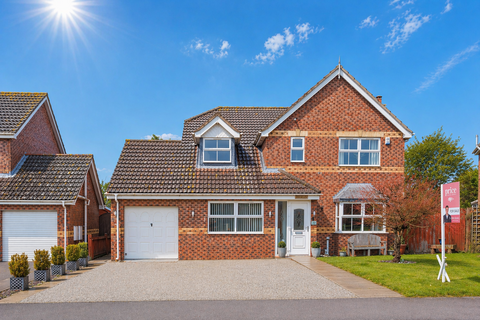 4 bed property, in St. Aiden Close, £450,000