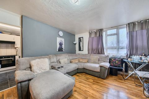 2 bed property, in Overhill Road, £375,000