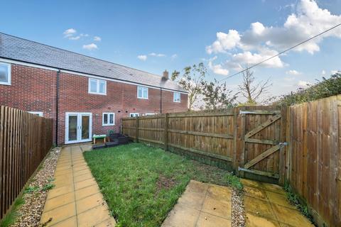 2 bed property, in Turing Close, £220,000