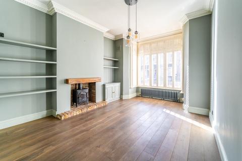 2 bed property, in Nelson Road, £800,000