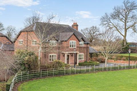 4 bed property, in Detached Country House with Annexe & Equestrian Facilities set in 4.5 acres., £950,000
