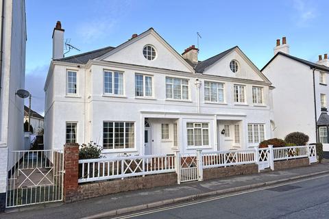 2 bed property, in Salcombe Road, £450,000