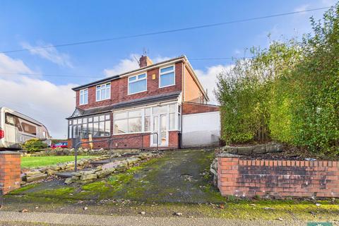 2 bed property, in The Crescent, £260,000