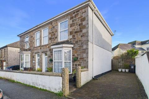3 bed property, in Wellington Road, £149,000