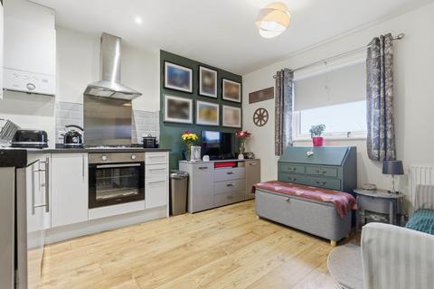 1 bed property, in Holt Road, £110,000