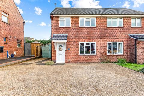 3 bed property, in Ferrers Croft, £250,000