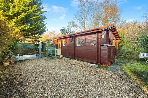 2 bed property, in Duck Lake, £210,000