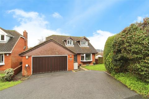 5 bed property, in Willow Close, £550,000