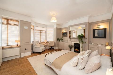 3 bed property, in Gillingham Road, £1,100,000