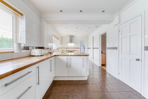 4 bed property, in The Street, £500,000