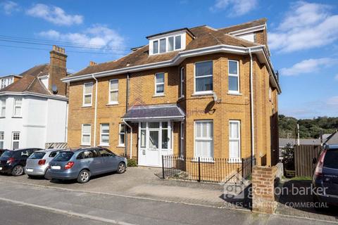 2 bed property, in Burnaby Road, £280,000