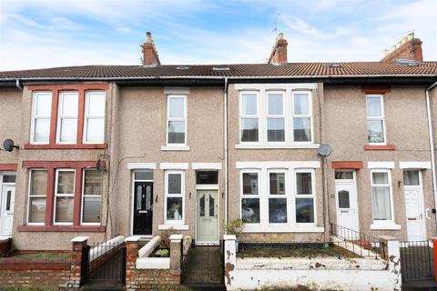 2 bed property, in Clifton Terrace, £148,000