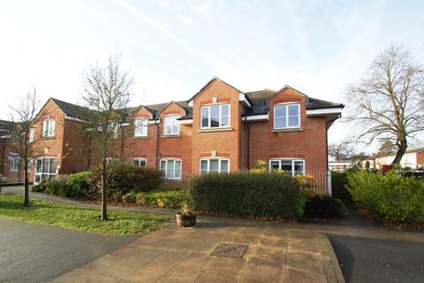 2 bed property, in Bells Hill Green, £275,000