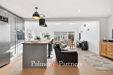 4 bed property, in Gilmore Way, £475,000