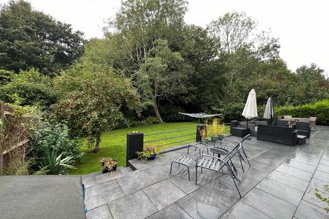 4 bed property, in Lower Green Road, £999,999