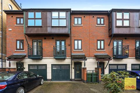 3 bed property, in Fairfax Mews, £600,000