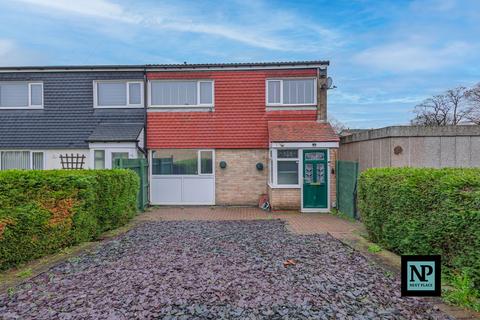 3 bed property, in Chiswick Walk, £190,000