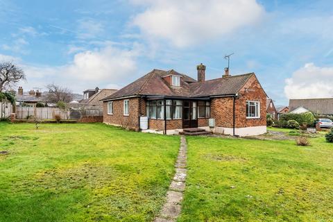 4 bed property, in Elmfield Close, £650,000