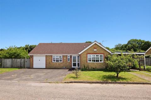 2 bed property, in Pilgrims Lane, £400,000