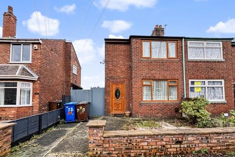 2 bed property, in Highfield Road, £260,000