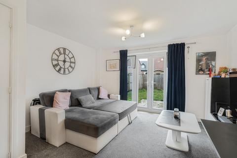 2 bed property, in Hurrier Grove, £160,000
