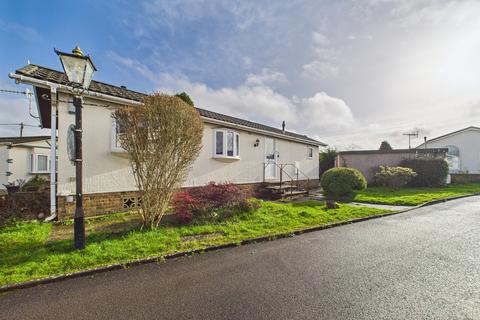 1 bed property, in Burnt Oak Lane, £99,950