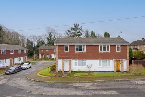 2 bed property, in Julians Close, £475,000