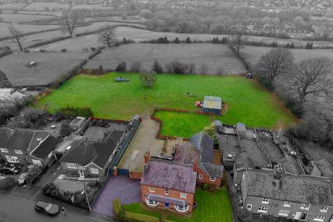 4 bed property, in Alkington Road, £675,000