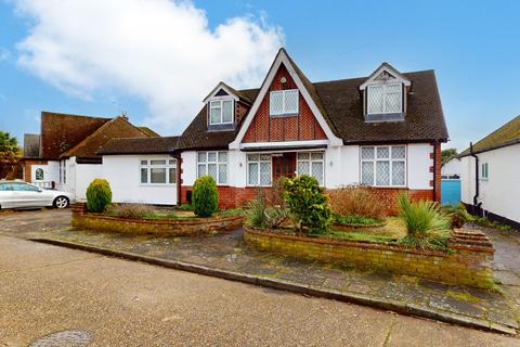 5 bed property, in Keswick Gardens, £1,000,000