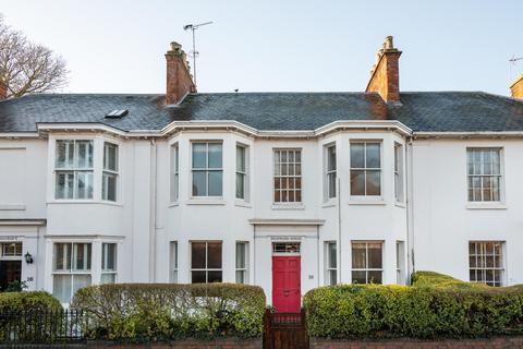5 bed property, in Abbey End, £975,000