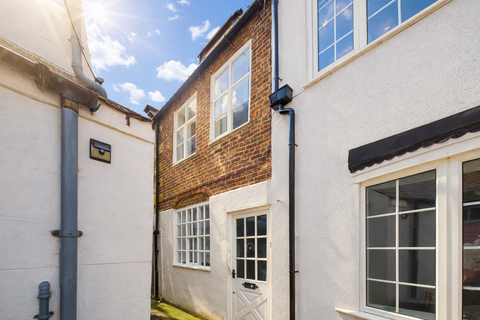 2 bed property, in Gardiners Yard, £169,950