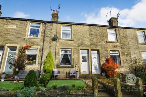 2 bed property, in Victoria Avenue, £169,950