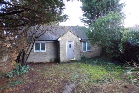 2 bed property, in Stratford Road, £290,000