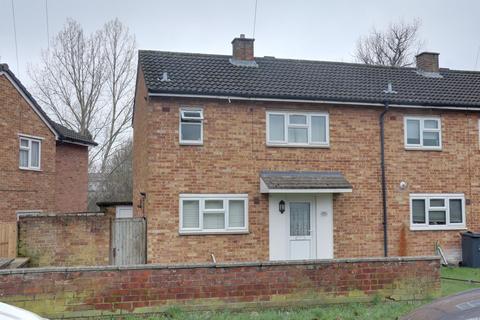 2 bed property, in Turpins Rise, £300,000