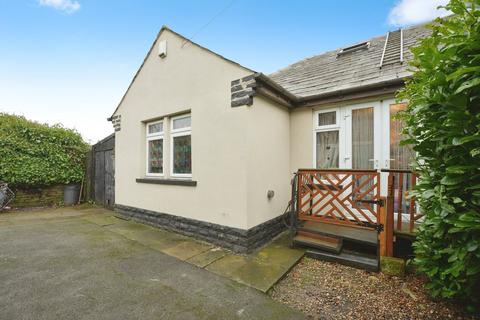 3 bed property, in Cooper Lane, £180,000
