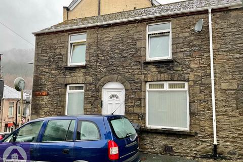 2 bed property, in Market Street, £95,000