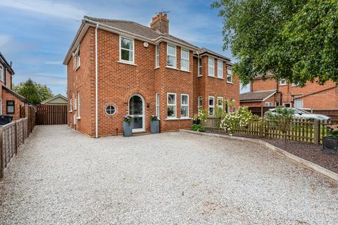 4 bed property, in Louies Lane, £400,000