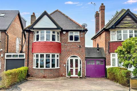 3 bed property, in Ewell Road, £345,000