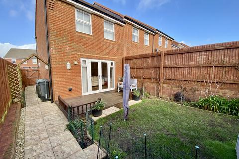 2 bed property, in Cromwell Avenue, £225,000