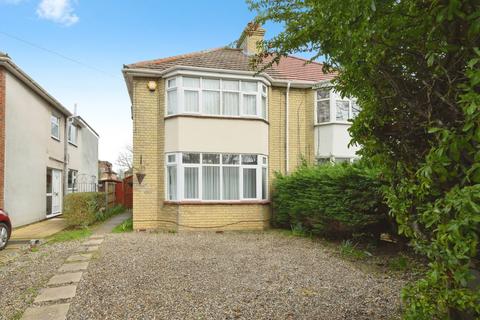 3 bed property, in Kings Hedges Road, £475,000