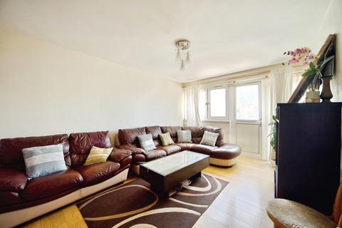 2 bed property, in Knottisford Street, £325,000
