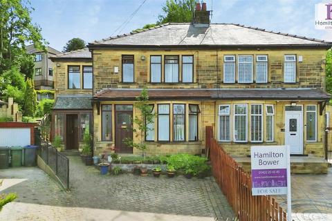 4 bed property, in Ashtree Grove, £325,000