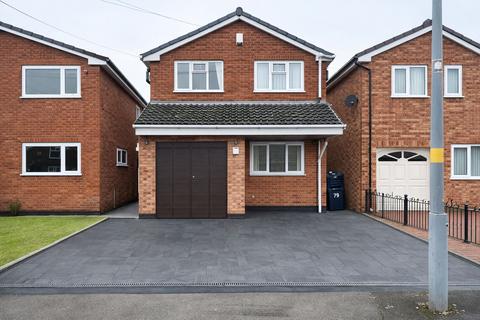 3 bed property, in Andrew Gardens, £299,000